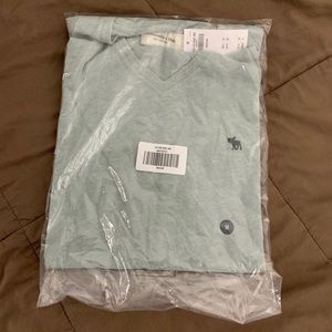 Abercrombie & Fitch V-neck T-shirt